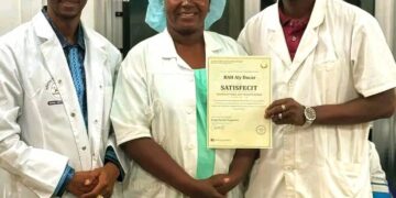 🇬🇳Gestion efficace des produits vitaux : Une distinction honorifique pour deux responsables de la Pharmacie…