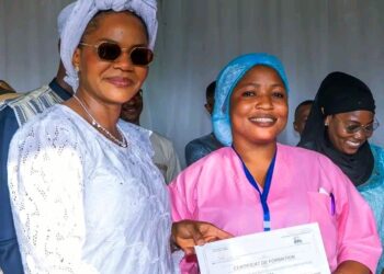 🇬🇳Kindia : 150 sages‑femmes certifiées en SONUB pour renforcer les soins maternels et néonatals