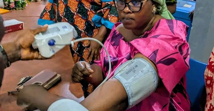 🇬🇳Don de sang à N’Zérékoré : La banque de sang de l’hôpital régional renforcée grâce à une forte mobilisation