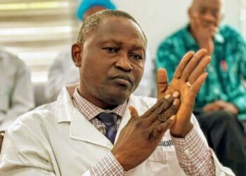 🇬🇳Hôpital de l’amitié Sino‑guinéenne : Pr Abdoulaye Makanera, garant de la fiabilité des analyses biomédicales