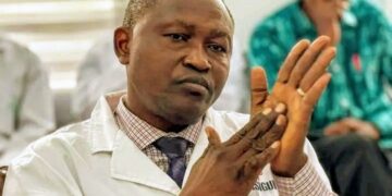 🇬🇳Hôpital de l’amitié Sino‑guinéenne : Pr Abdoulaye Makanera, garant de la fiabilité des analyses biomédicales
