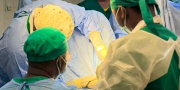 🇬🇳SANTÉ : CAP sur la chirurgie générale à l&rsquo;Hôpital Régional de Kankan avec l’arrivée de nouveaux spécialistes