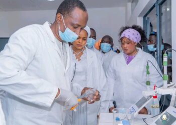 🇬🇳Santé : La Ministre en visite au Laboratoire National de Contrôle Qualité des Médicaments