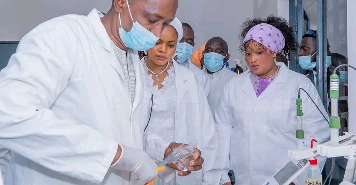 🇬🇳Santé : La Ministre en visite au Laboratoire National de Contrôle Qualité des Médicaments