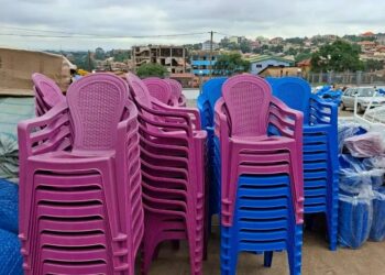 🇬🇳Hôpital Régional de Conakry Enta-Nord : TOPAZ MULTI INDUSTRIE offre 100 chaises médicales au CHENORD