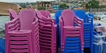 🇬🇳Hôpital Régional de Conakry Enta-Nord : TOPAZ MULTI INDUSTRIE offre 100 chaises médicales au CHENORD