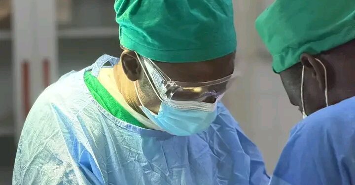 🇬🇳Bloc opératoire de Kankan : Une prise en charge multidisciplinaire réussie