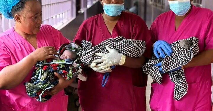 🇬🇳Naissance de triplées à Kankan : la maternité confirme son expertise