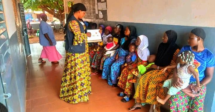 🇬🇳Centre de santé de Faralako : 21 femmes sensibilisées sur le VIH et l’importance des ARV