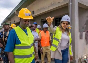 🇬🇳Nzérékoré : La Ministre de la Santé sur le chantier du nouvel entrepôt régional de la PCG