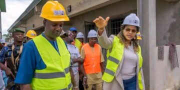 🇬🇳Nzérékoré : La Ministre de la Santé sur le chantier du nouvel entrepôt régional de la PCG