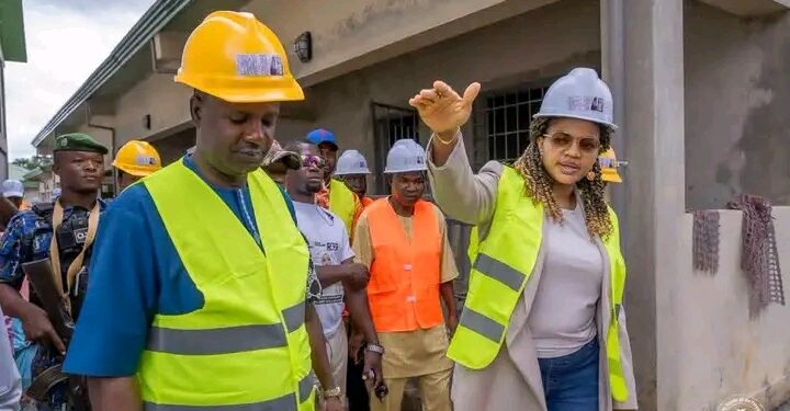 🇬🇳Nzérékoré : La Ministre de la Santé sur le chantier du nouvel entrepôt régional de la PCG