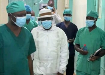 🇬🇳La mission de supervision poursuit sa visite à l’Hôpital Régional de Kankan
